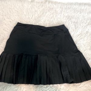 BRAND NEW NEVER WORN TOP GOLF GOLF SKIRT WITH pockets in the front and back xs